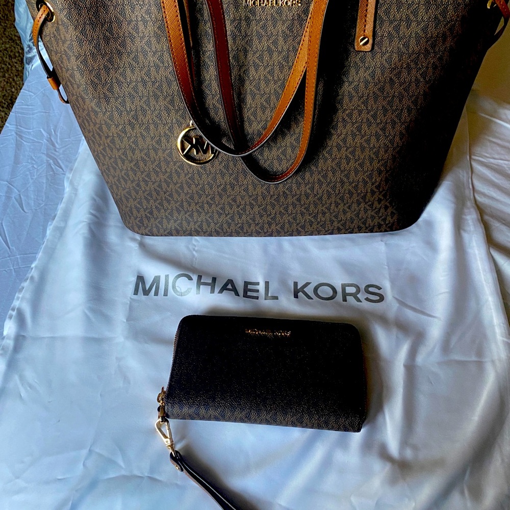 Michael Khors tote and wallet 100% authentic